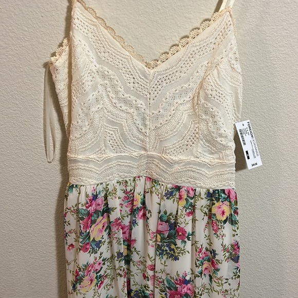 Floral Maxi Dress - Picture 2 of 4